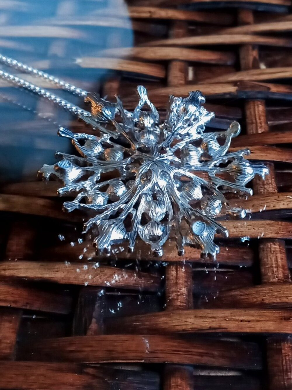 💎❄️Upcycled Icy Elegance: Statement Snowflake Crystal Pendant Necklace❄️💎 - Picture 12 of 16
